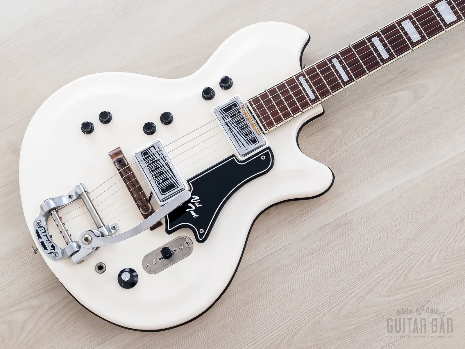 1965 Supro Martinique Val-Trol Vintage Res-o-Glass Guitar w/ Bigsby B5, Case