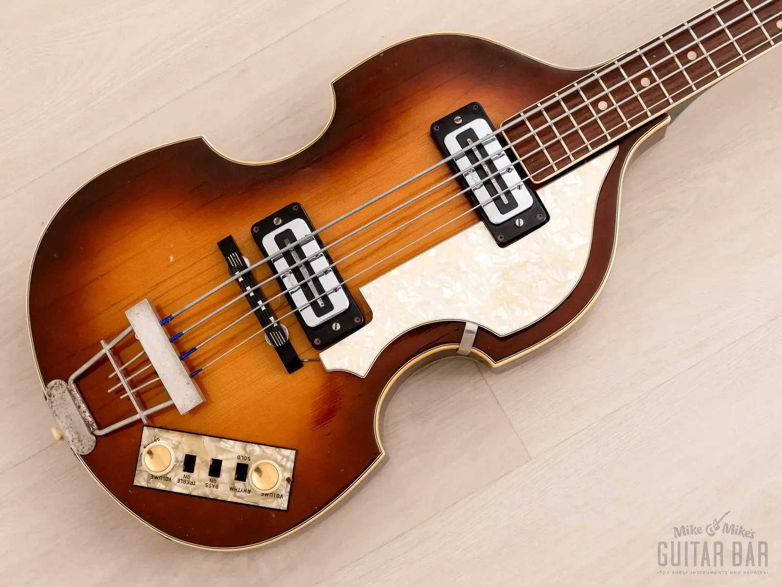 Б/У Бас-гитара Hofner 500/1 Violin Bass (Beatle Bass) 1974 с лезвийными звукоснимателями, с кейсом