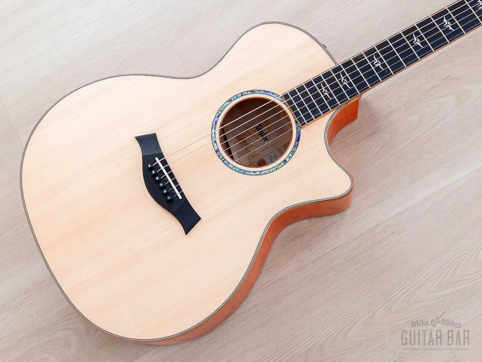 Б/У электроакустическая гитара Taylor Custom Grand Auditorium 2023 Trans Orange