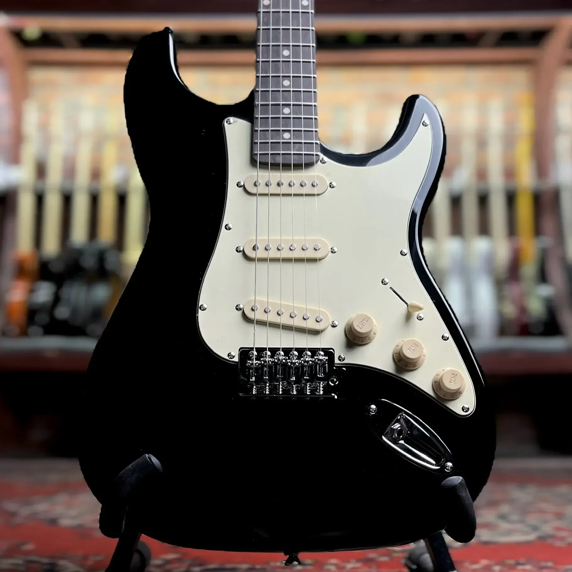 Электрогитара DeMarco DMSEST200 Stratocaster SSS Black