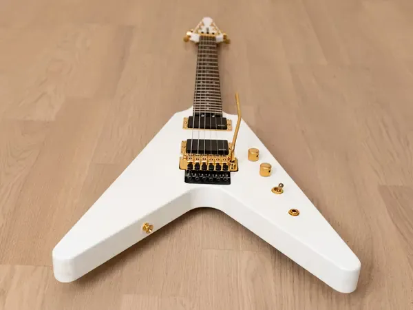 Fernandes BSV-155 Flying V HH EMG White w/gigbag Japan 1980s купить в  SKIFMUSIC | 500332