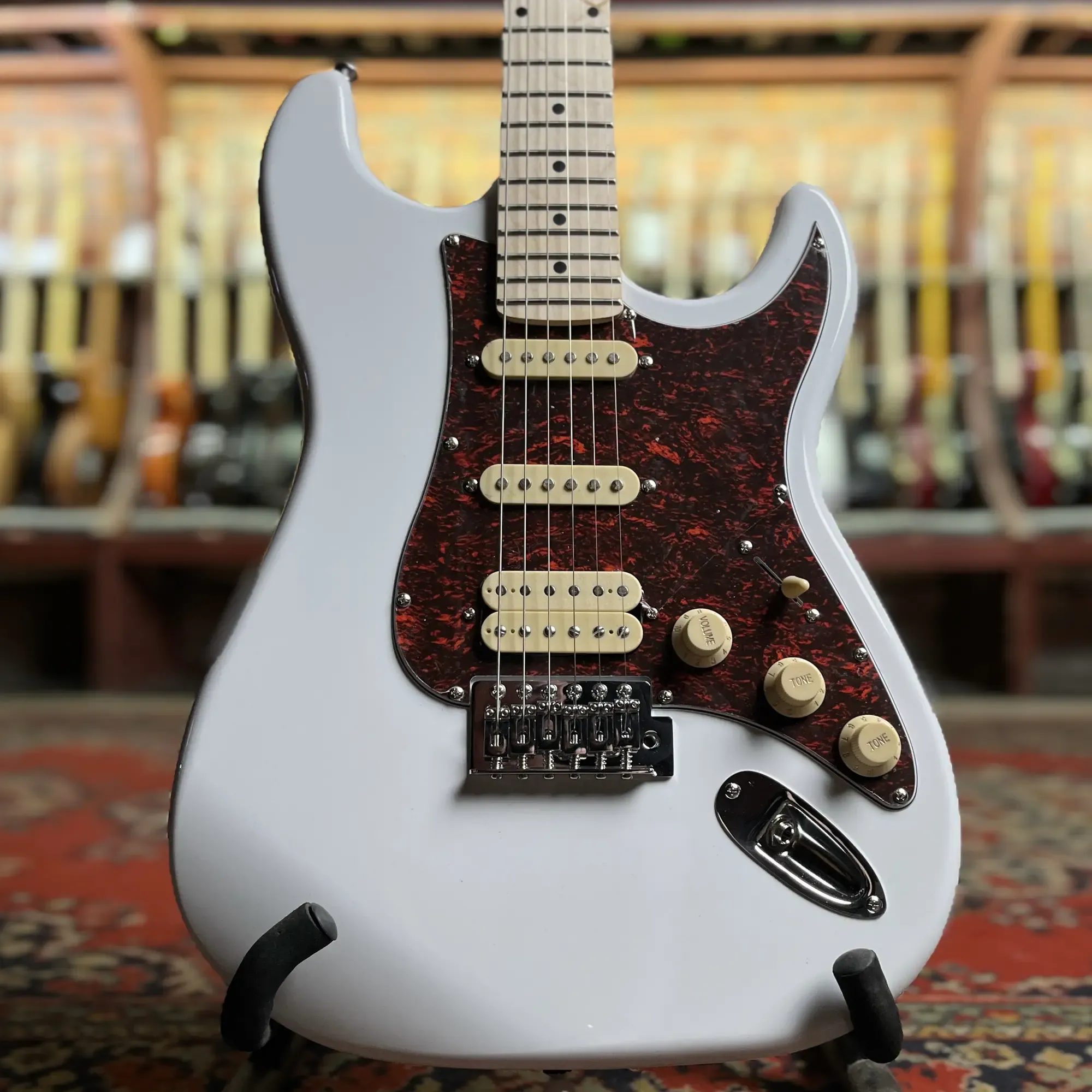Электрогитара DeMarco DMSEST250 Stratocaster HSS White