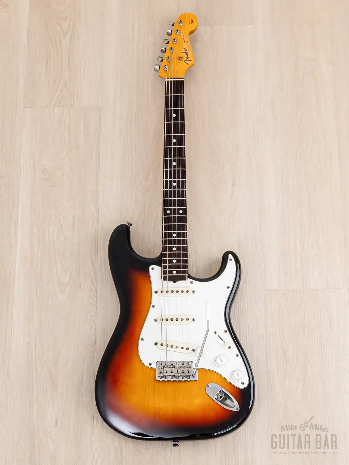 Электрогитара Fender JV Stratocaster 1962 Vintage Reissue ST62-85 SSS Sunburst w/case Japan 1982
