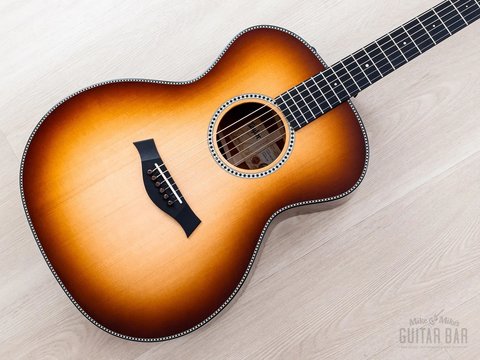 Б/У Электроакустическая гитара Taylor Custom Grand Auditorium, без выреза, 2022