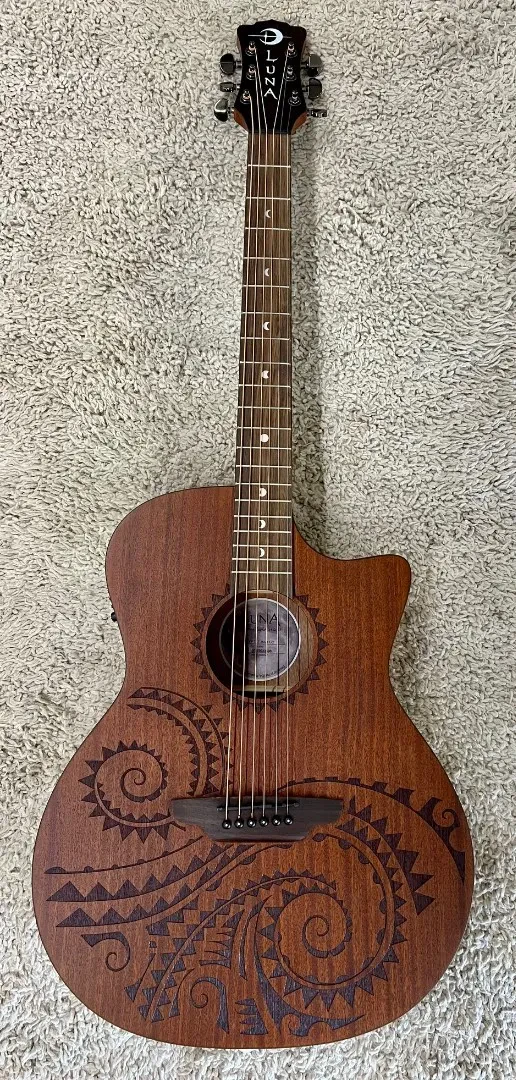 Электроакустическая гитара Luna Guitars GYPTATMAHGC Gypsy Tattoo Mahogany Grand Concert Natural