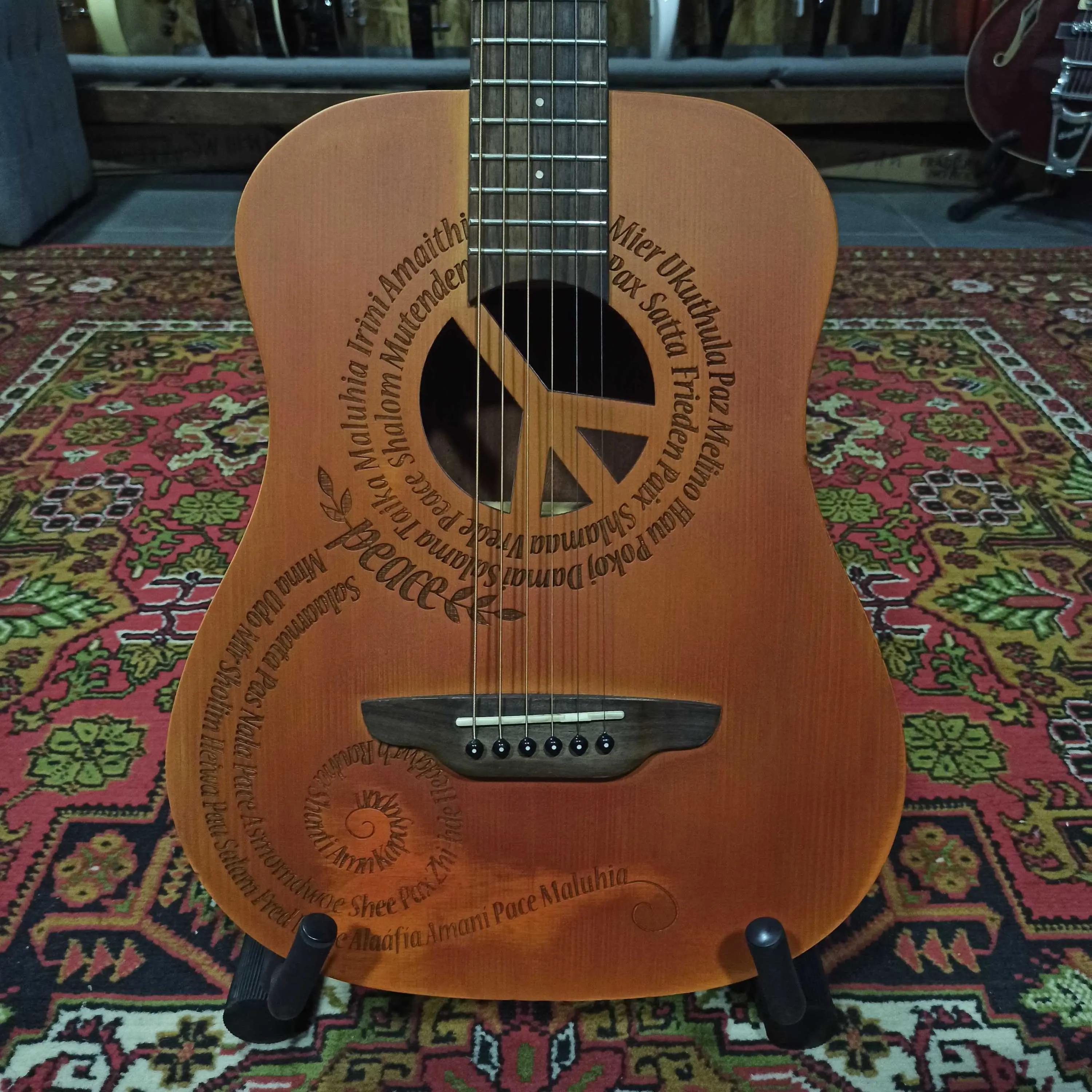 Акустическая гитара Luna Safari Peace China w/Gigbag 2010s