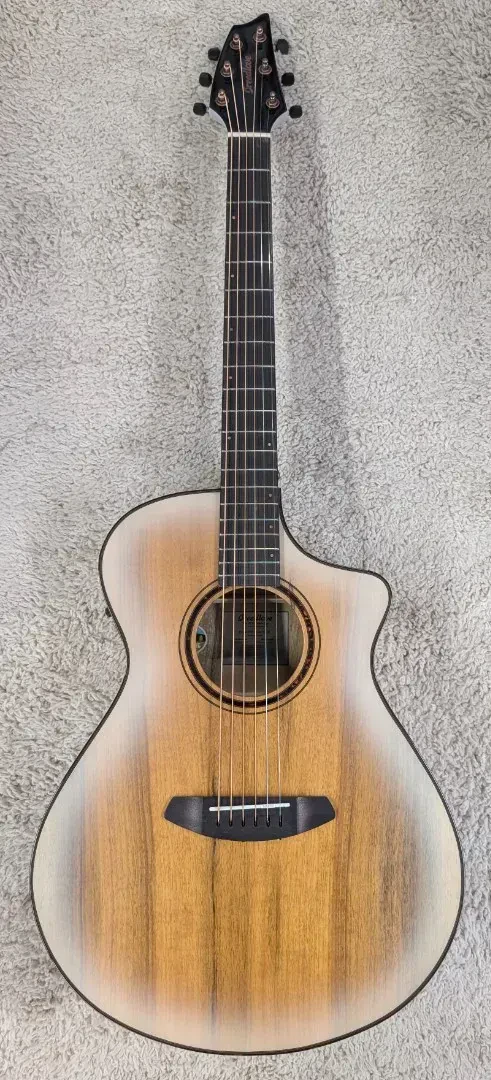 Электроакустическая гитара Breedlove PSCN55CEMYMY Pursuit Exotic S Concert CE White Sand