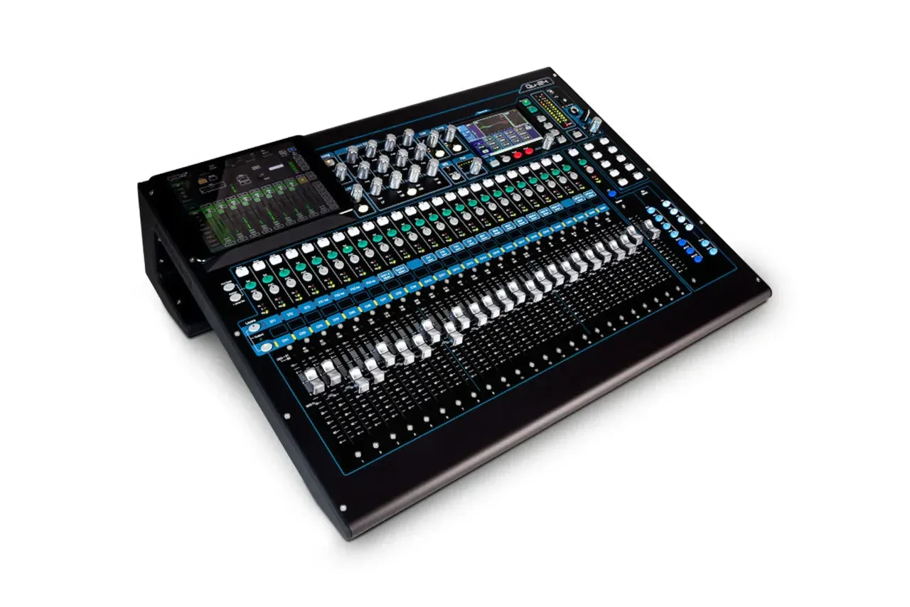 Цифровой микшерный пульт Allen & Heath QU-24C 30 входов / 24 выхода