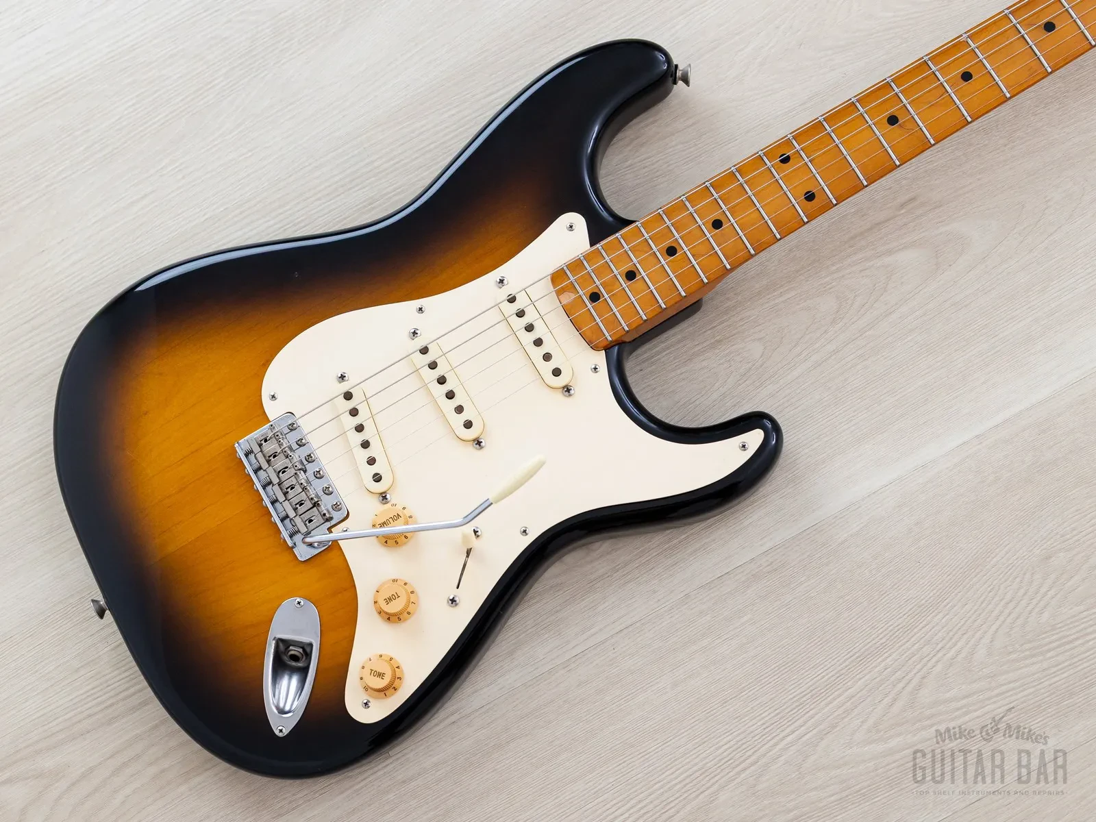Б/У электрогитара Fender '57 Stratocaster ST57-115 (Japan, 1987) с американскими звукоснимателями и кейсом