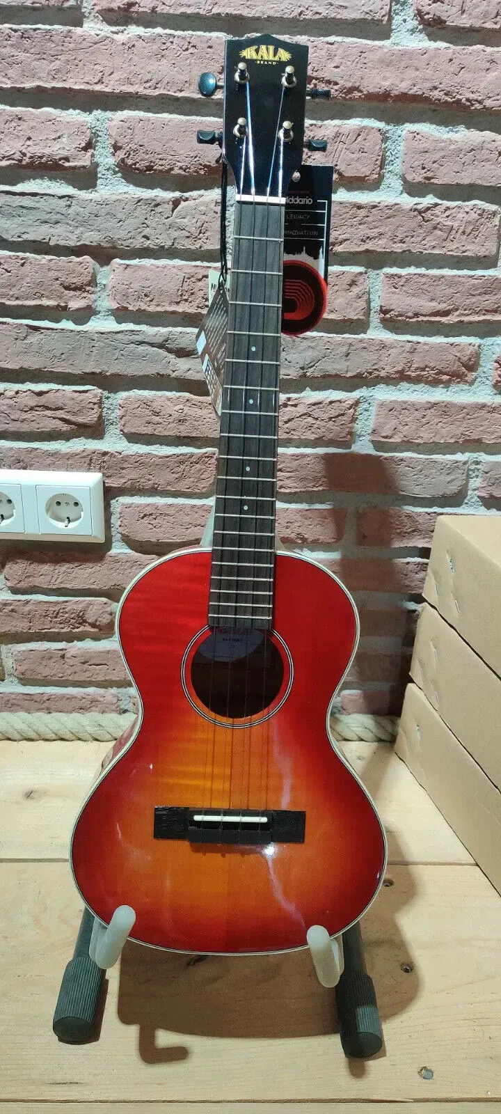 Б/У Укулеле Kala KA-FMCB-T тенор, фигурный клён, Cherry Burst, глянцевое покрытие