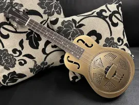 JOHNSON JR-980-AB Resonator Ukulele antique brass