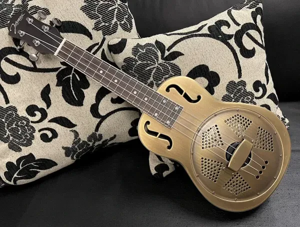 JOHNSON JR-980-AB Resonator Ukulele antique brass
