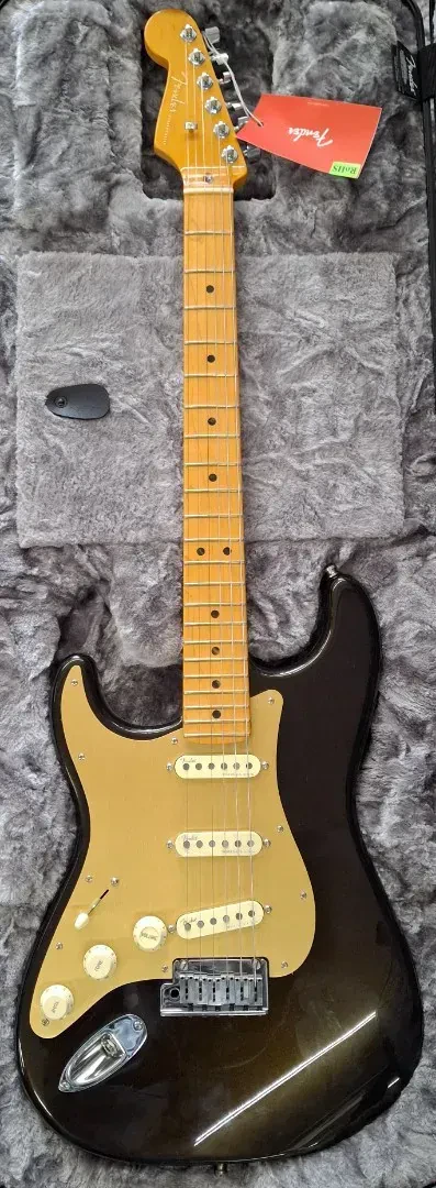 Fender American Ultra LEFTY Stratocaster, Maple Neck, Texas Tea Finish with Case