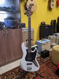 Бас-гитара Stagg SBJ-30 WHB