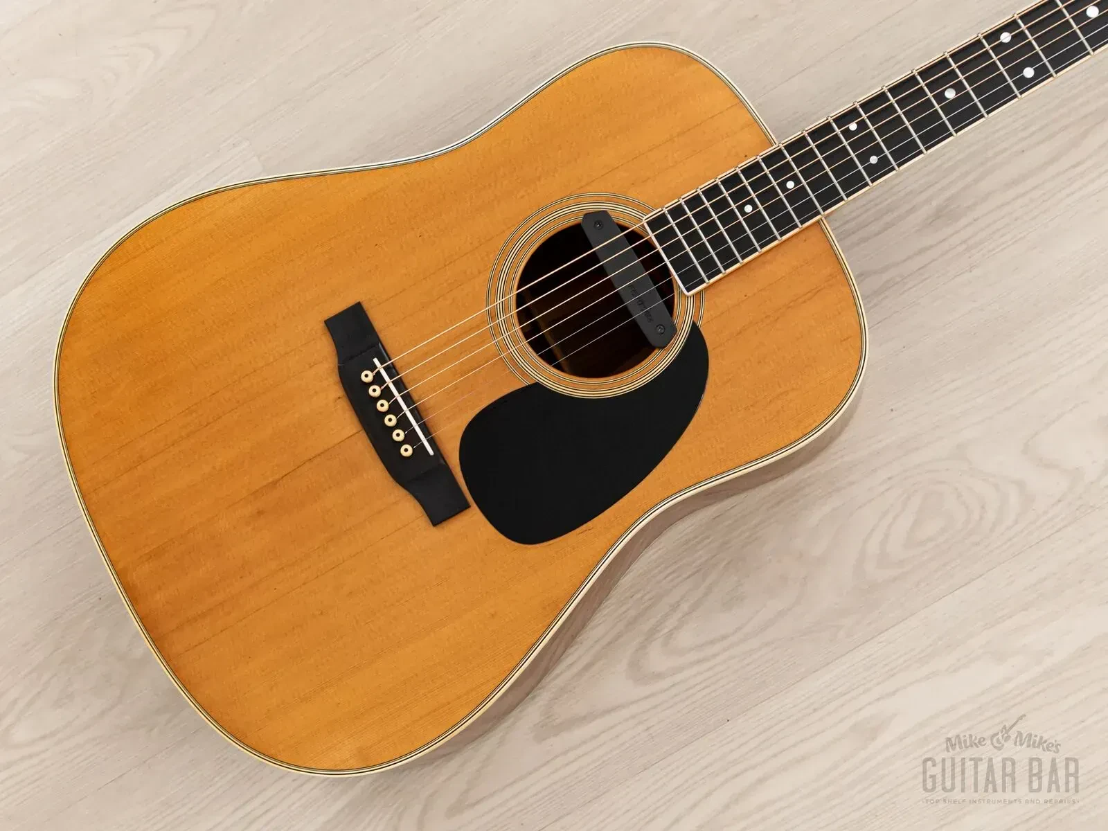 Б/У акустическая гитара Martin Guitars D-35 Custom Dreadnought (Standard Series), 2000