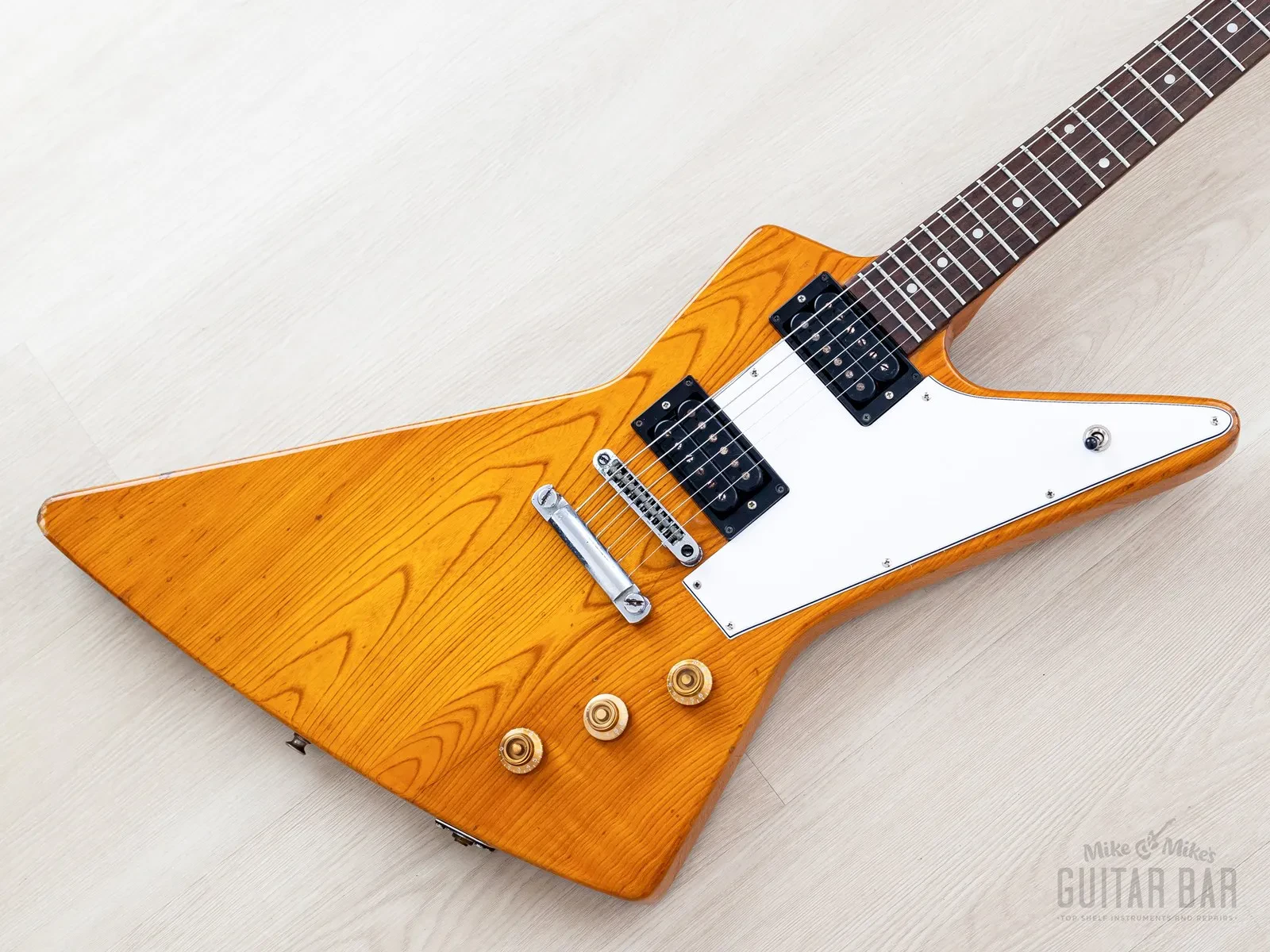 Б/У Электрогитара Greco EX800 Explorer 1976 с кейсом