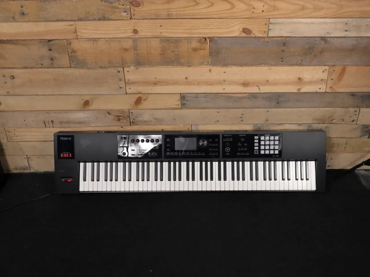 Б/У Синтезатор Roland FA-08 88-Key, рабочая станция