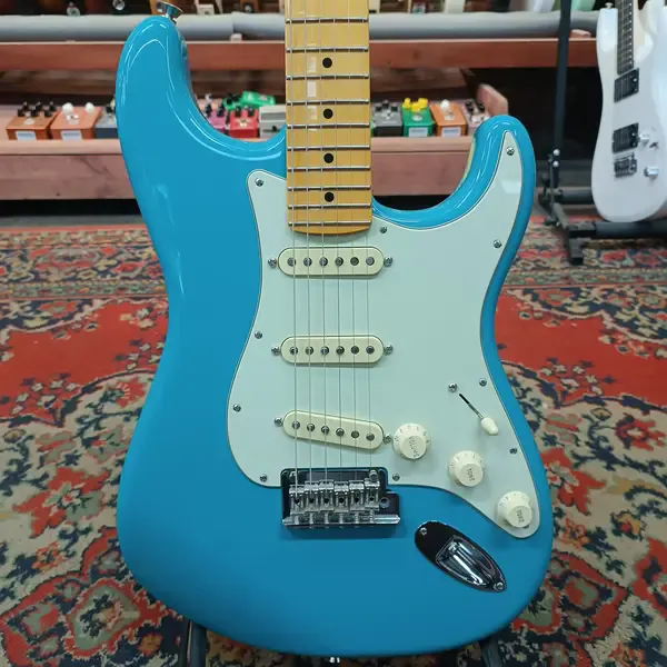 Электрогитара Fender American Professional II Stratocaster Maple FB Miami Blue S-S-S 2021 USA W/Case