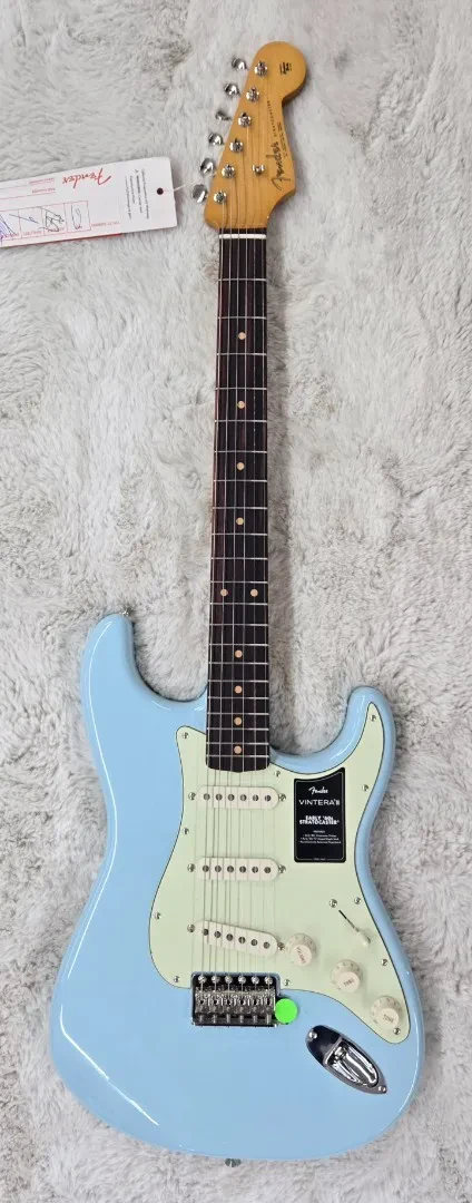 Электрогитара Fender Vintera III Early '60s Stratocaster, палисандровая накладка грифа, Sonic Blue