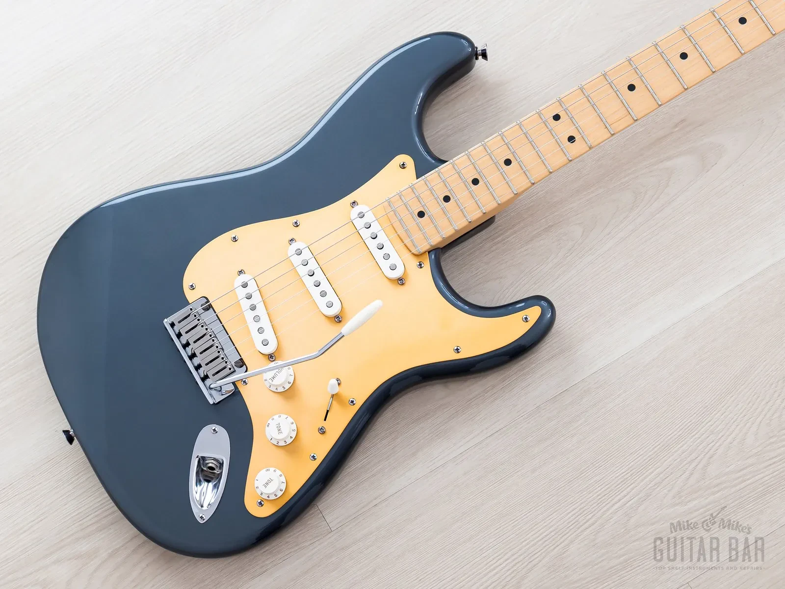 2006 Fender American Standard Stratocaster Charcoal Frost w/ Case, Hangtags