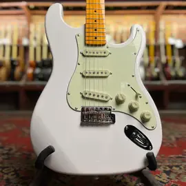 Электрогитара J&D Guitars ST-H Stratocaster SSS White