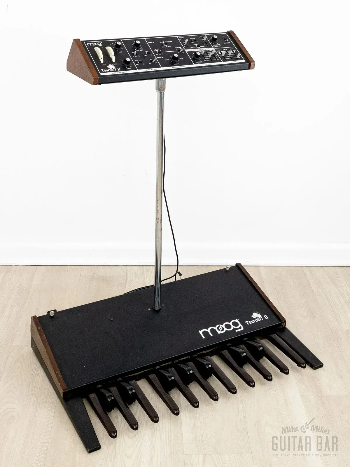 Аналоговый студийный синтезатор MOOG Moog Taurus II Black USA 1980s