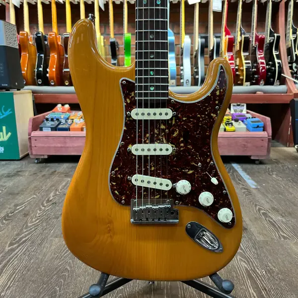 Электрогитара Fender American Deluxe Stratocaster SSS USA Amber 2000'S w/Case