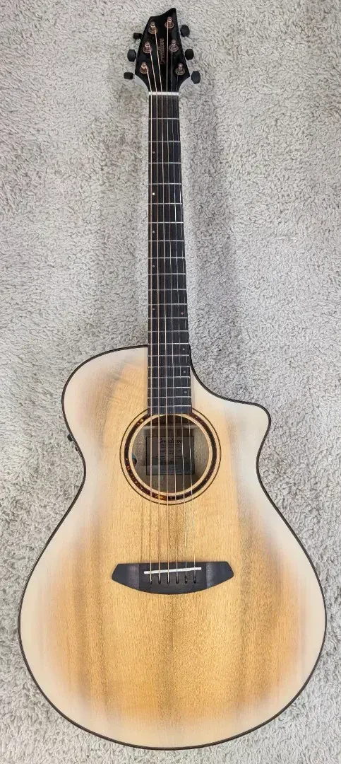 Электроакустическая гитара Breedlove PSCN55CEMYMY Pursuit Exotic S Concert CE White Sand