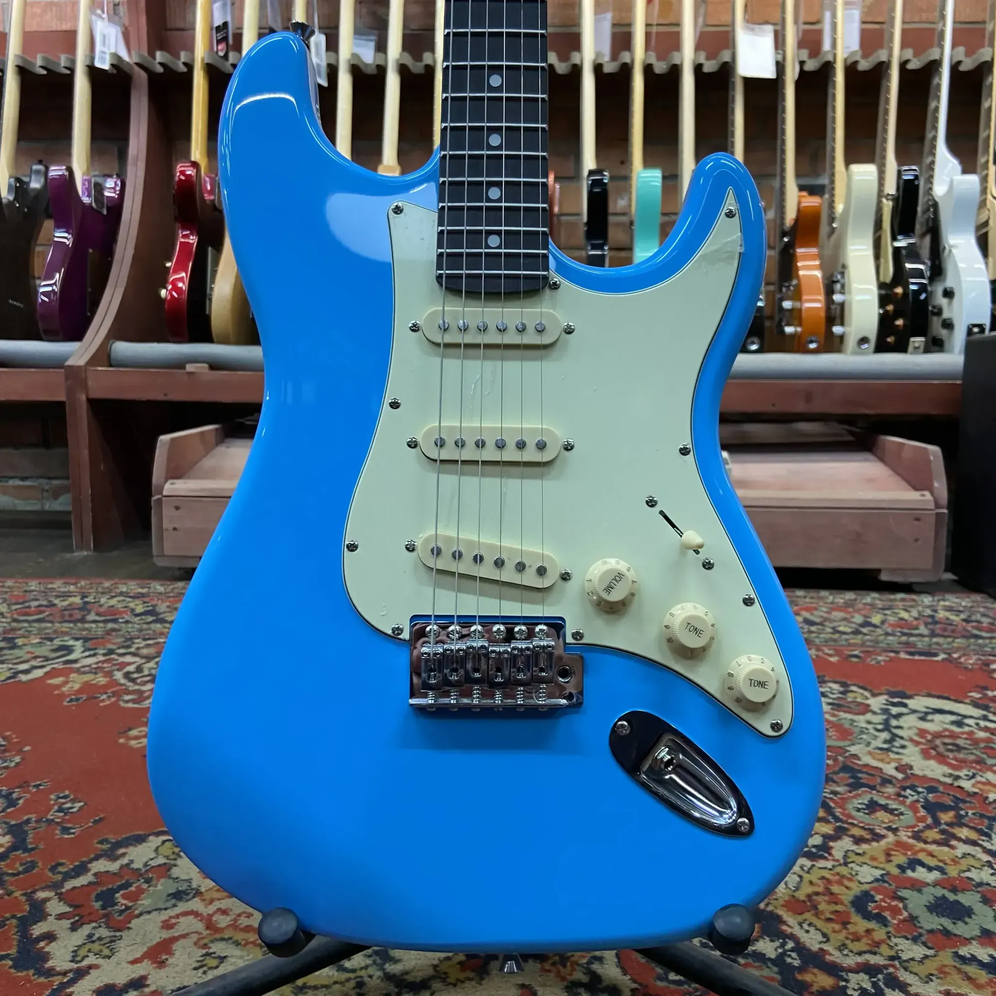 Электрогитара DeMarco DMSEST200 Stratocaster SSS MBL Miami Blue