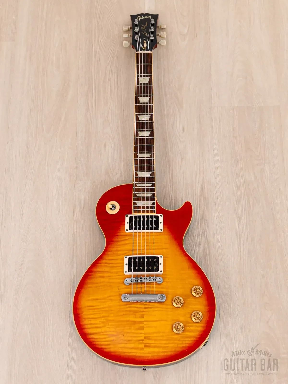 Электрогитара Gibson Les Paul Classic Premium Plus HH Heritage Cherry Sunburst w/case USA 1994