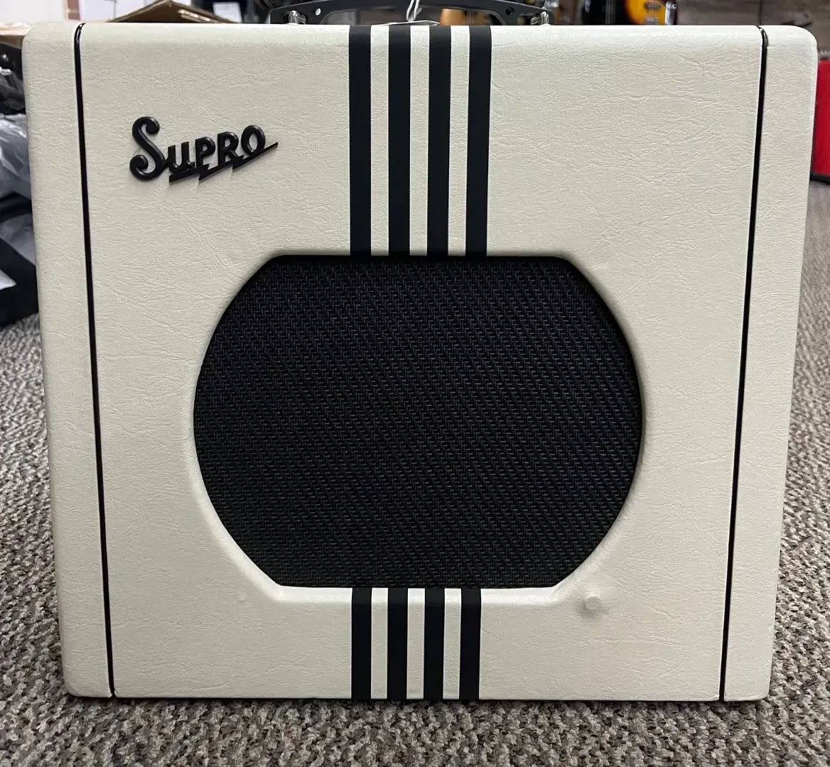 Supro Delta King 12 15 Watt 1 x 12" Tube Combo Amp - Ivory with Black Stripes