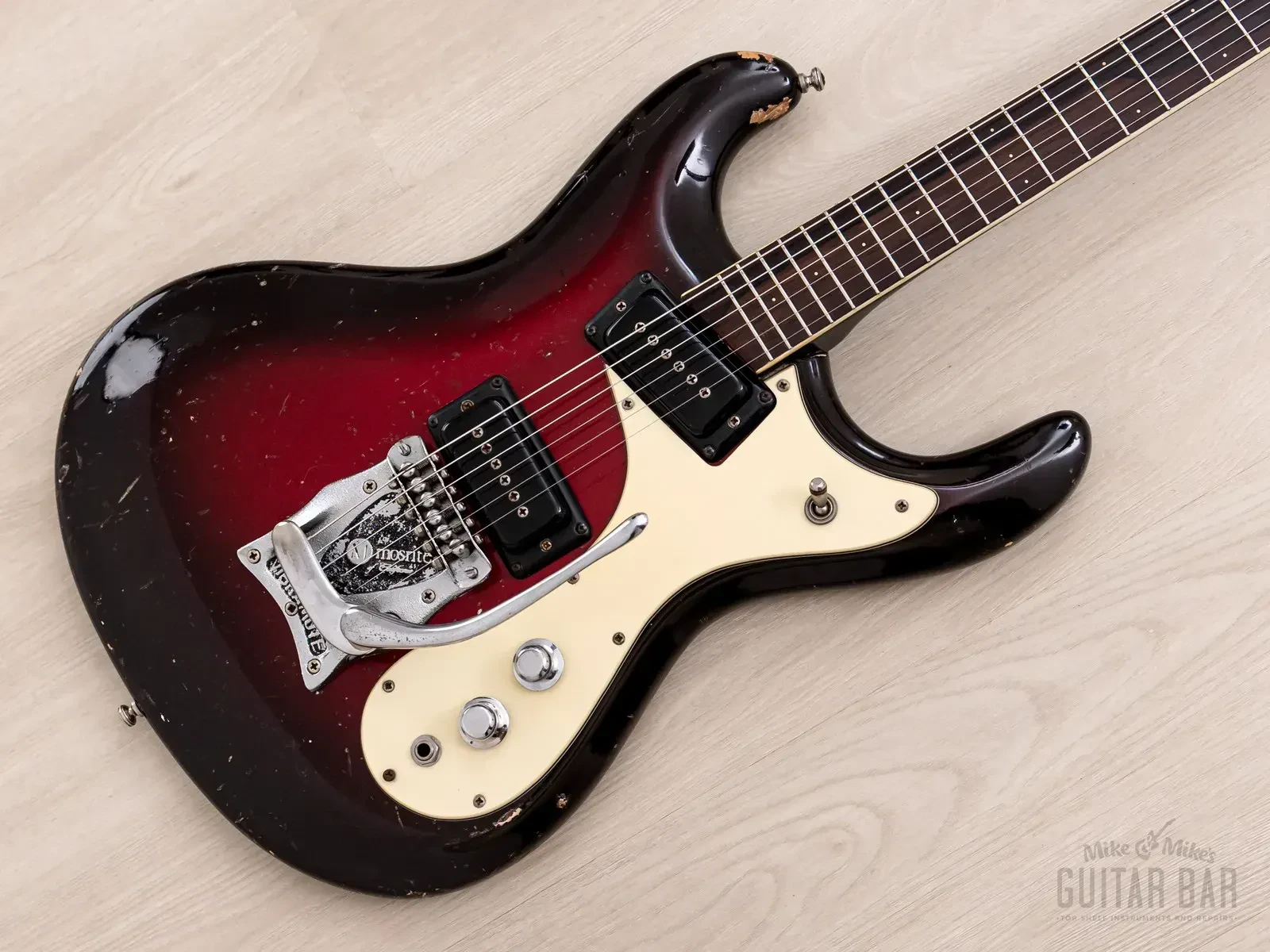 Б/У Электрогитара Mosrite Ventures Model 1964 Red Sunburst Vibramute с кейсом