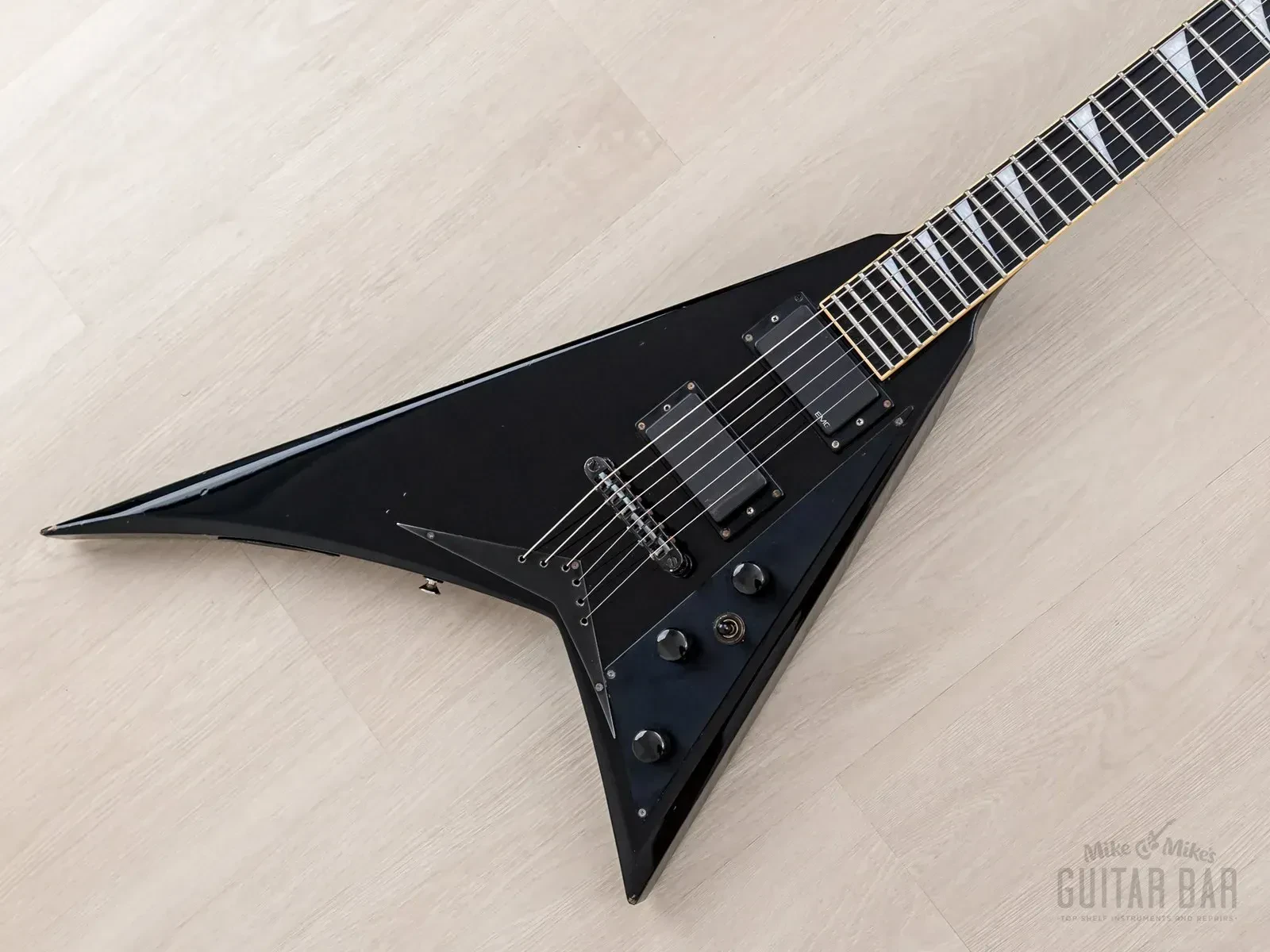 Б/У Электрогитара Jackson Randy Rhoads RR-J2BE (Flying V), черный, 2006, с EMG и кейсом