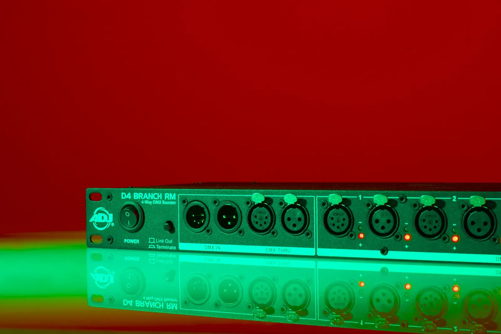 DMX-сплиттер American DJ D4 Branch RM 4-канальный, рэковый, XLR I/O