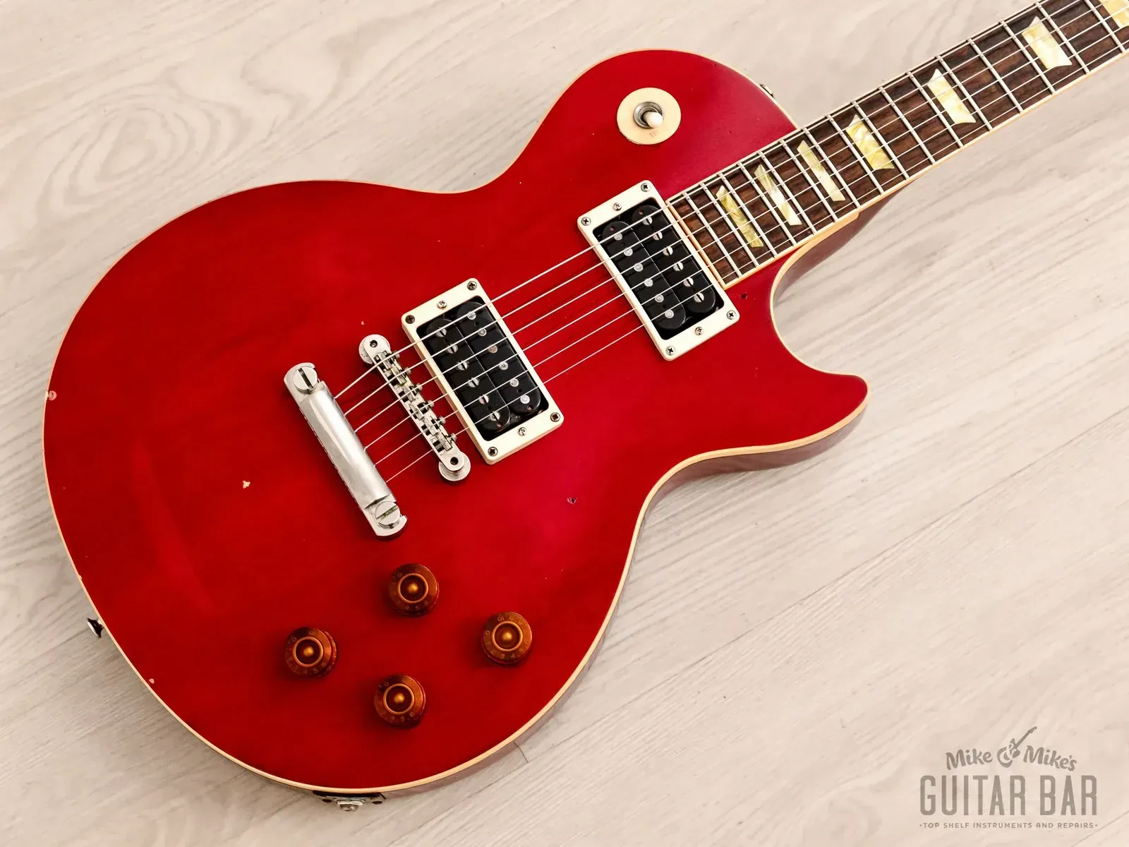 Б/У Электрогитара Gibson Les Paul Classic 2002 Cherry, 496R & 500T Humbuckers, с кейсом