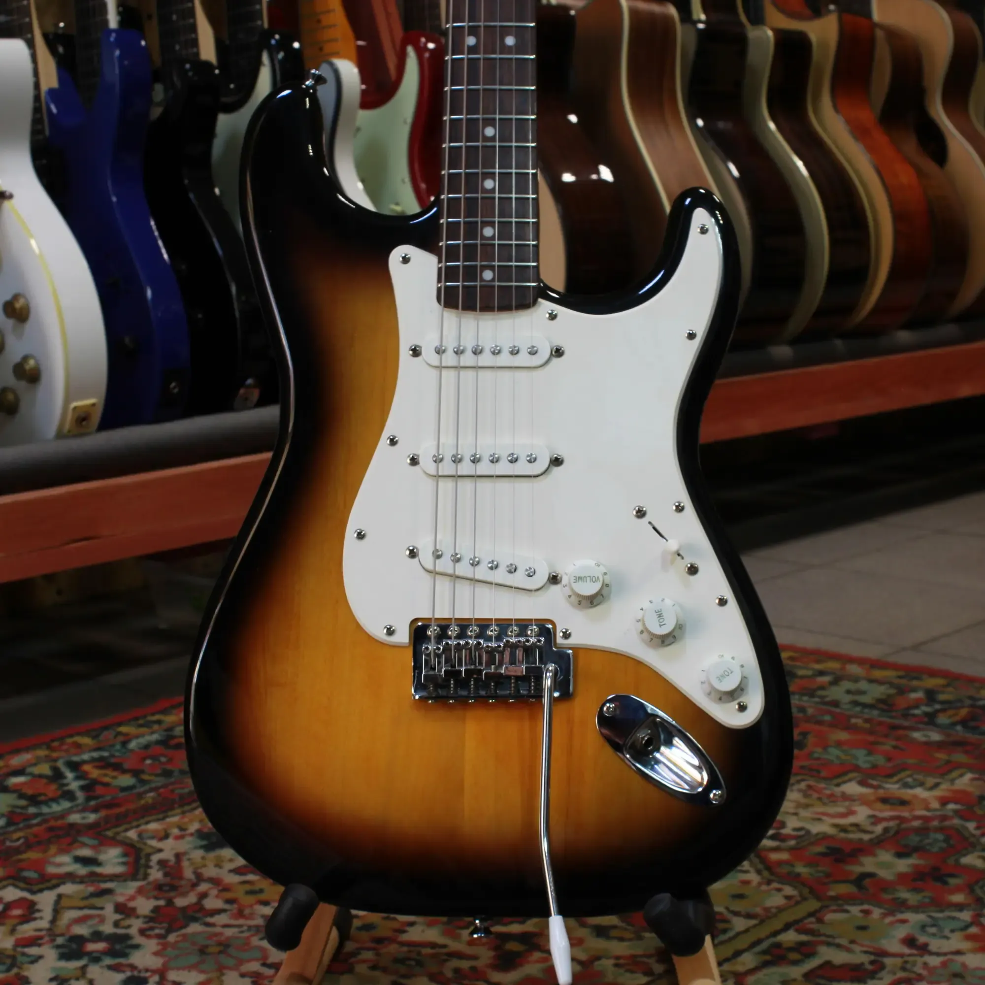 Электрогитара Fender Squier Affinity Stratocaster SSS Sunburst Indonesia 2016
