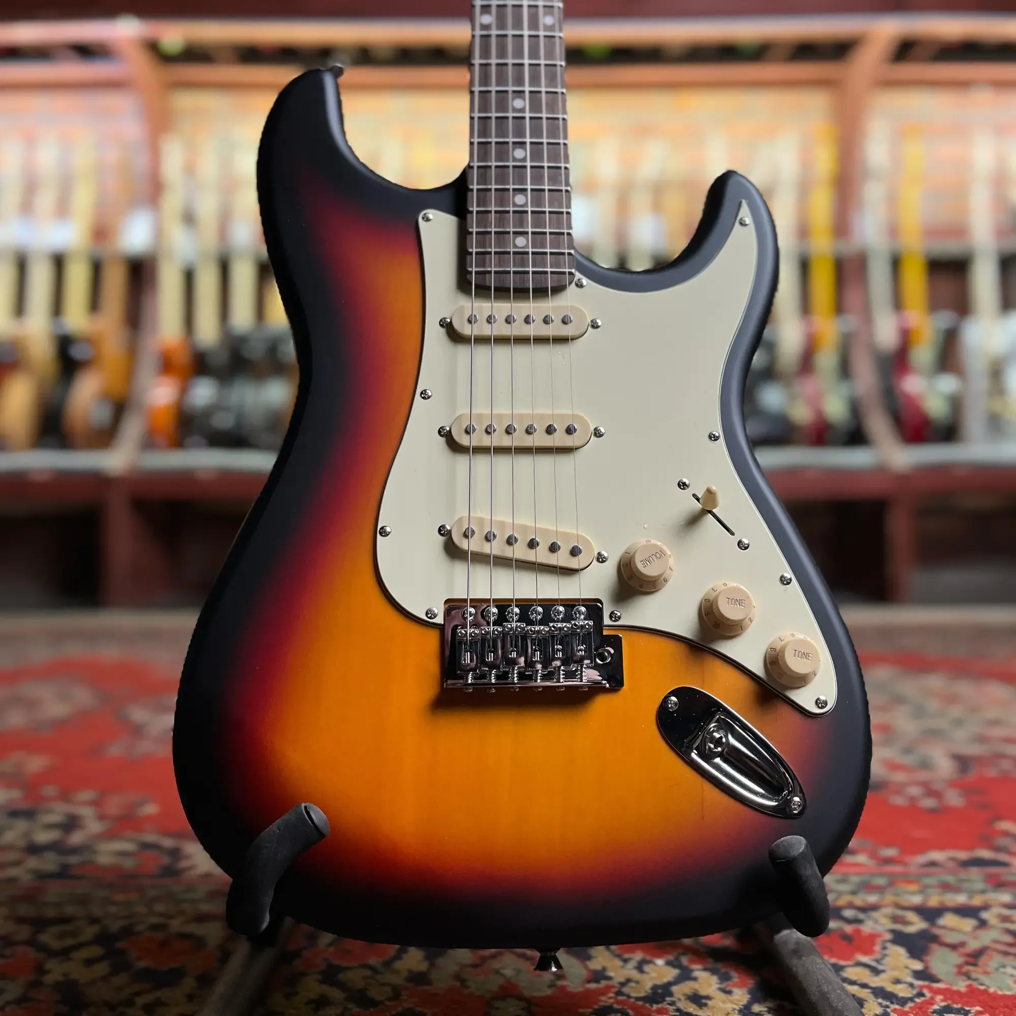 Электрогитара DeMarco DMSEST202 Stratocaster SSS Sunburst