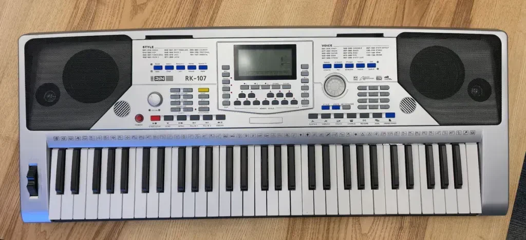 Синтезатор Rin RK-107 61-клавишный с восточными тембрами