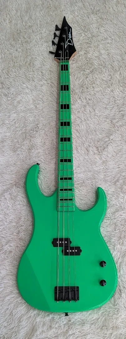 Dean CZONE BASS NG Custom Zone 4-String Bass Guitar Nuclear Green