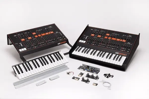 Аналоговый студийный синтезатор KORG ARP Odyssey FS Kit дуофонический