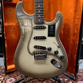 Электрогитара Fender 70th Anniversary Vintera II Antigua Stratocaster Electric Guitar Antigua w/Case Mexico 2025