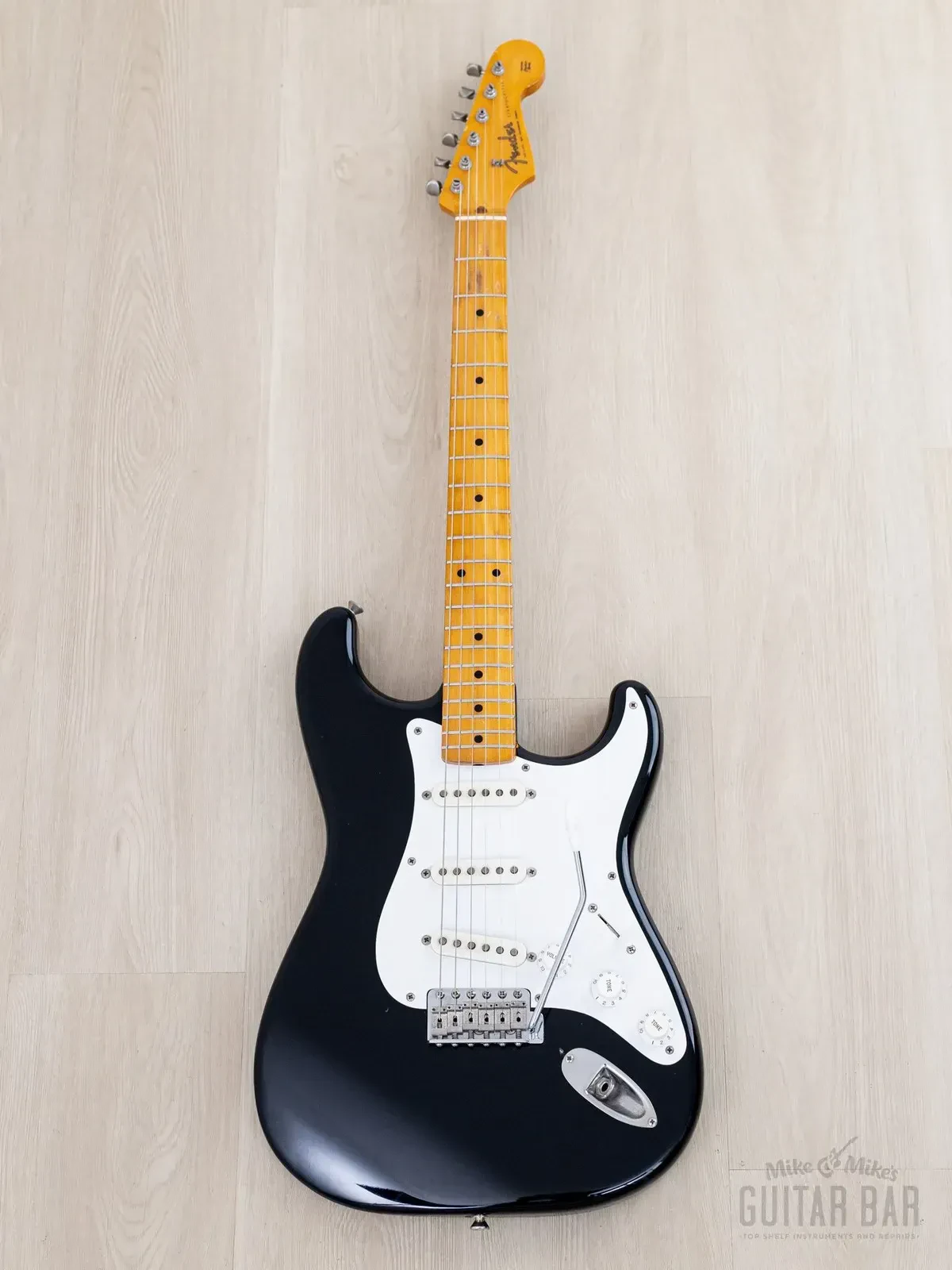 Электрогитара Fender JV 1962 Stratocaster Vintage Reissue ST62-85 SSS Black Over Fiesta Red w/case Japan 1982