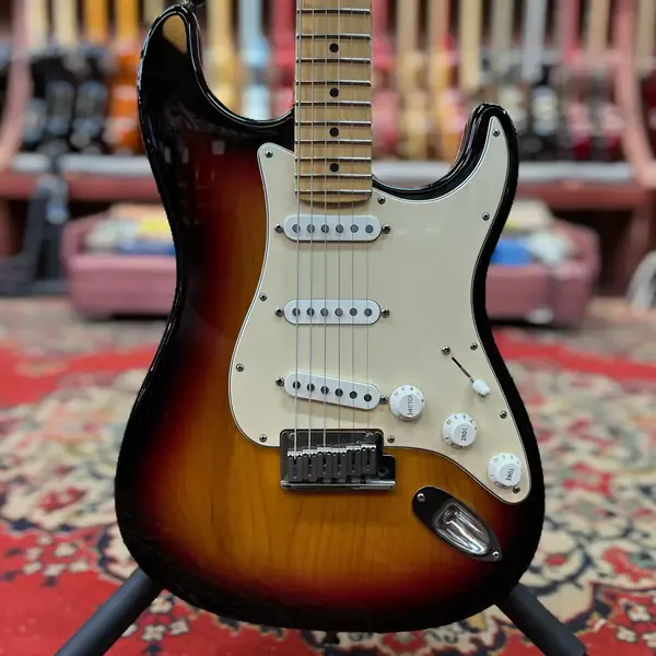 Электрогитара Fender American Standard Stratocaster SSS Sunburst USA 2006