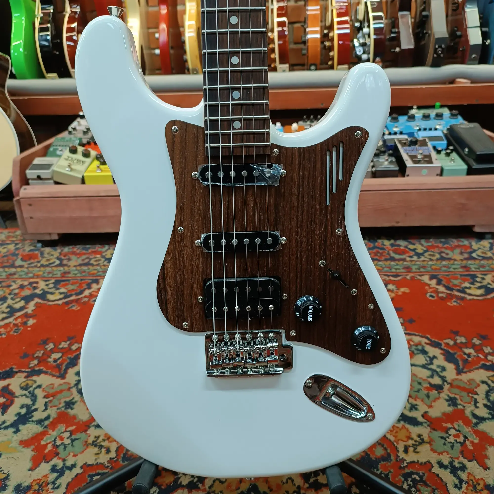 Электрогитара U-One by Magneto US-11 Stratocaster HSS Polar White