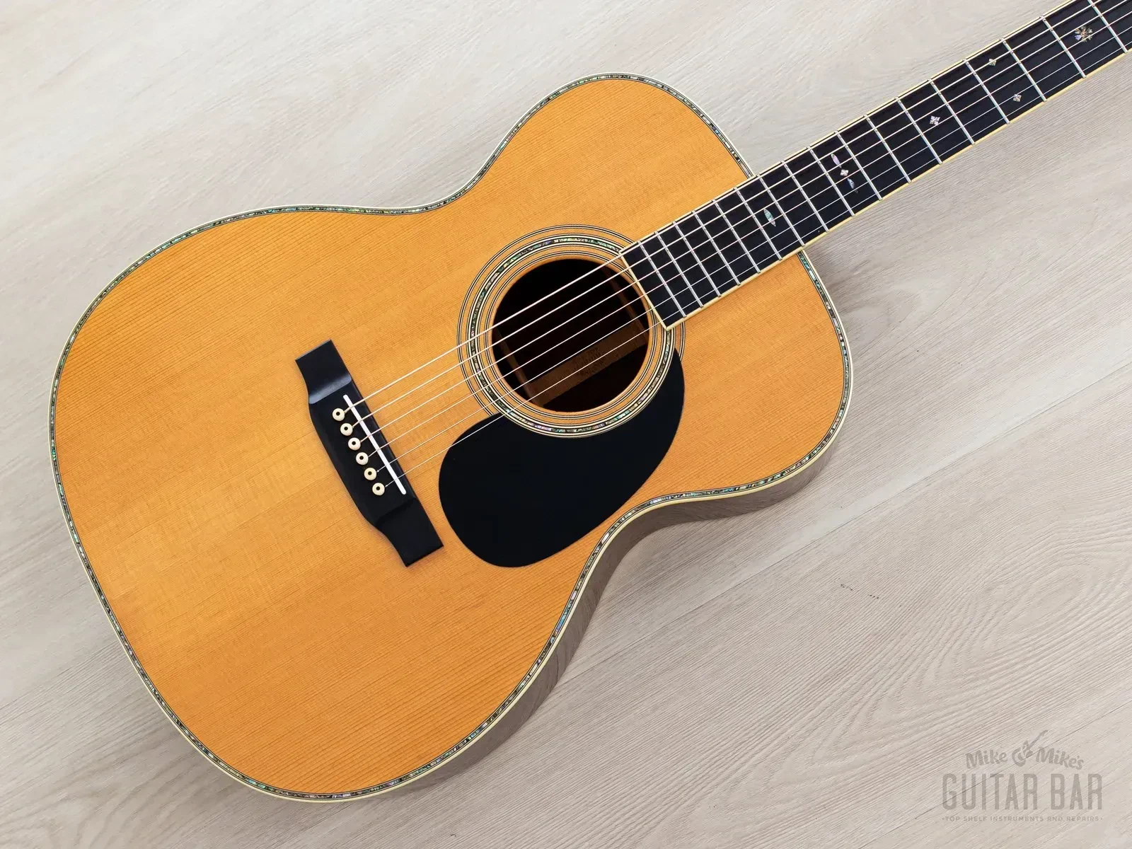 Б/У Акустическая гитара Martin Guitars Custom 000-28 палисандр, abalone purfling, Pre-War inlay, с кейсом (1998)