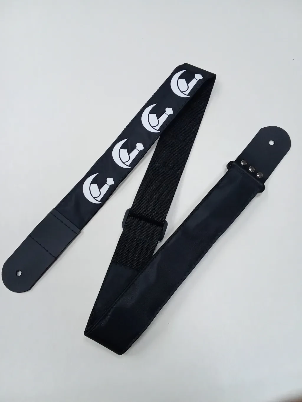 MZ-RG-5-1ApIslamBk Ремень для гитары, черный, аппликация Ислам, MEZZO