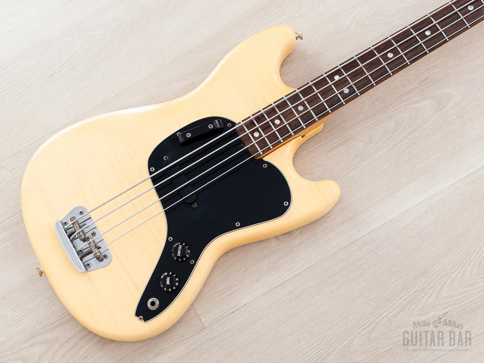 1980 Fender Musicmaster Bass Short Scale Vintage Bass Olympic White