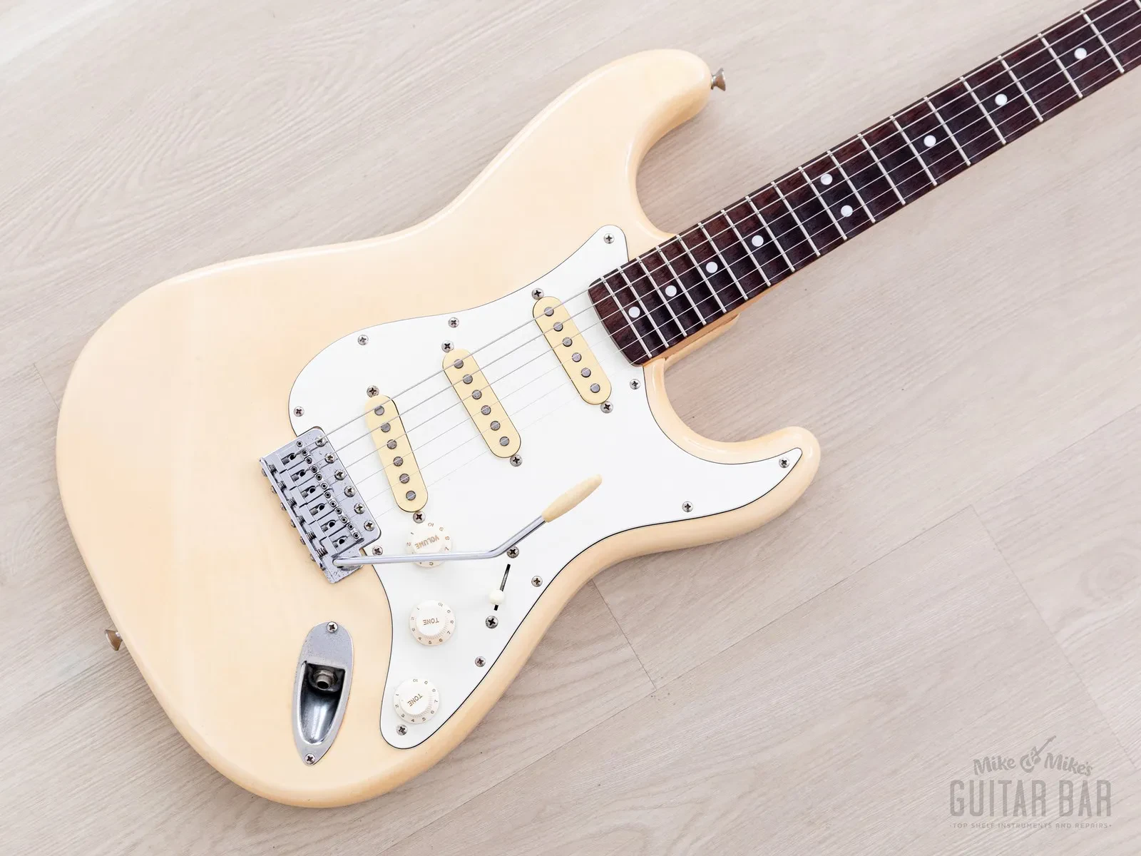 Б/У электрогитара Fender Stratocaster '72 Vintage Reissue ST72-65 Yngwie-Spec (Japan, 1988)