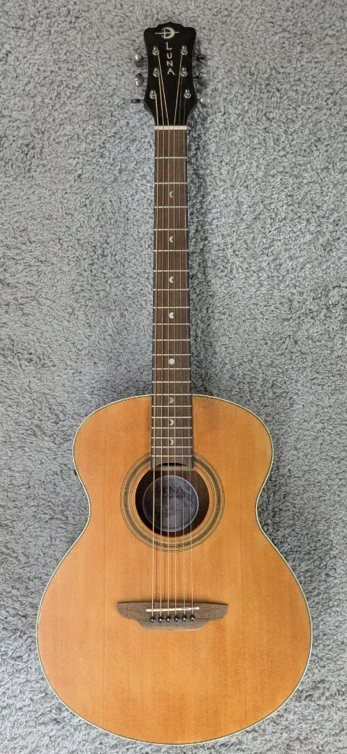 Luna Art OE NAT Jumbo Acoustic Electric Solid Cedar Top Guitar - B stock