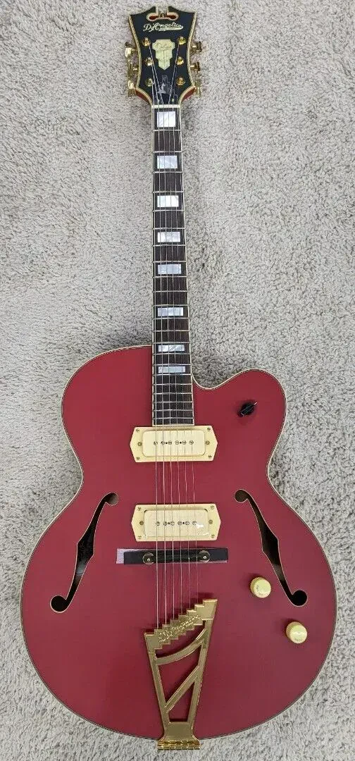 Электрогитара полуакустическая D'Angelico Deluxe DC Limited Edition Matte Cherry с кейсом